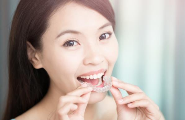 如何快速矫正牙齿?