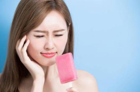 引起牙齿敏感的原因是什么？牙齿敏感怎么治疗最好？