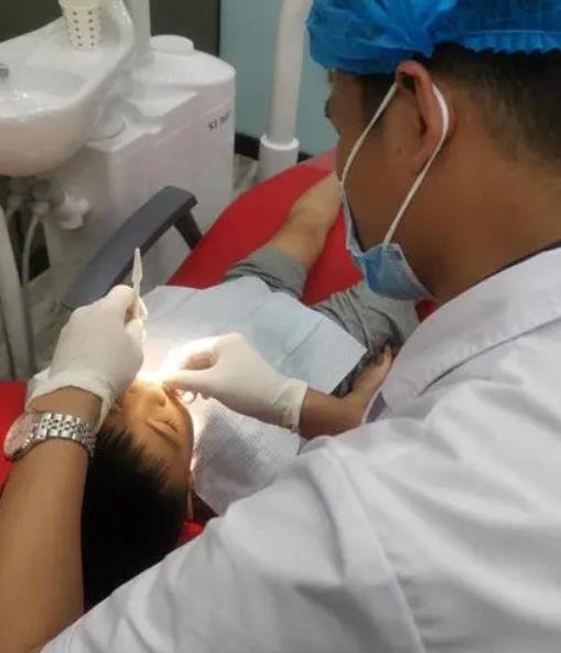 万宁巿牙口腔医院治疗室